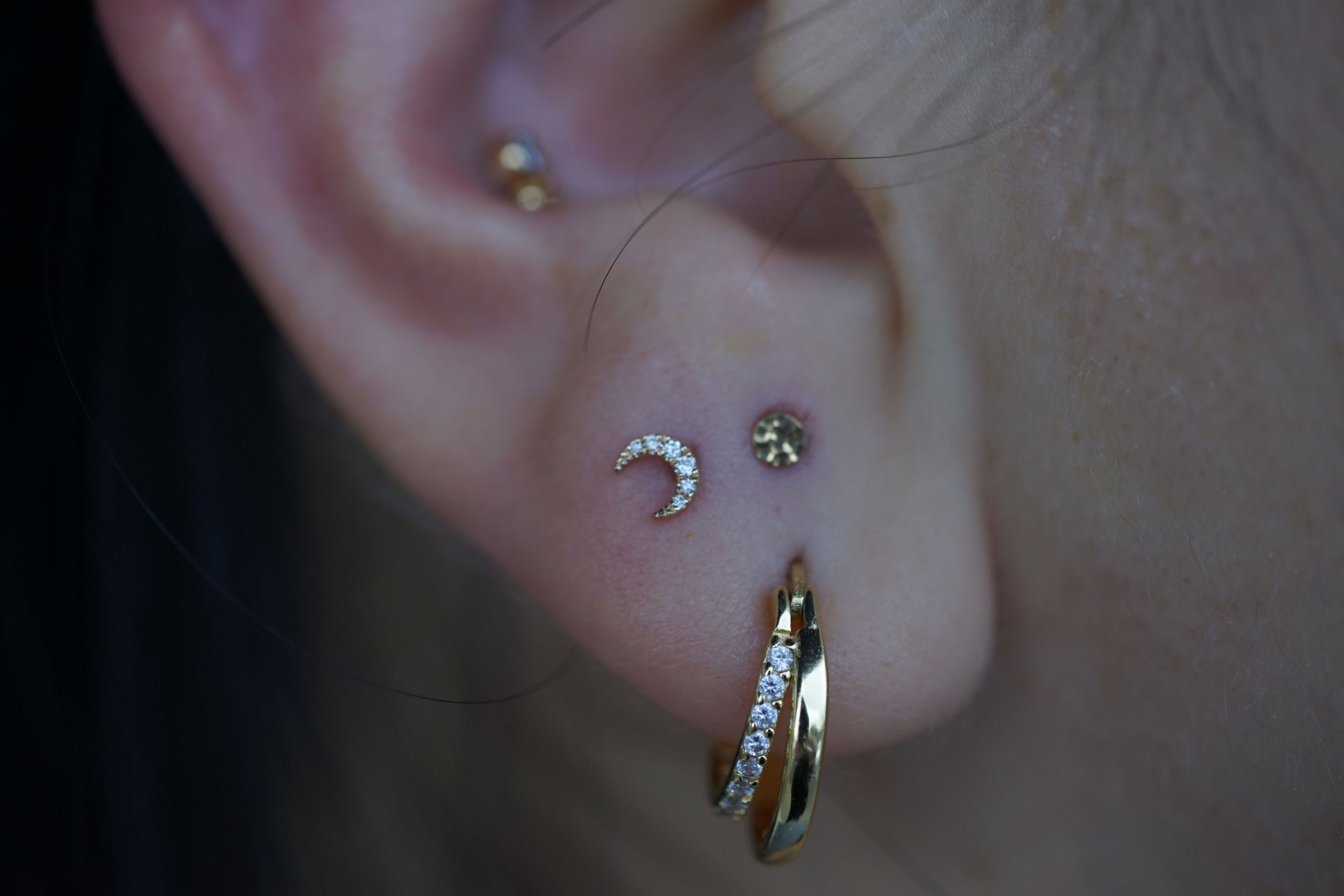 An example of stacked earlobe piercing